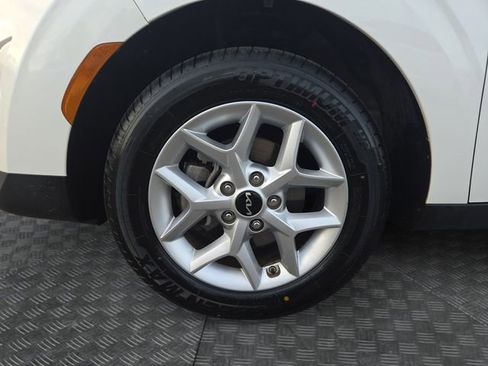 Used 2025 Kia Soul LX w/ Option Group 015 image 32