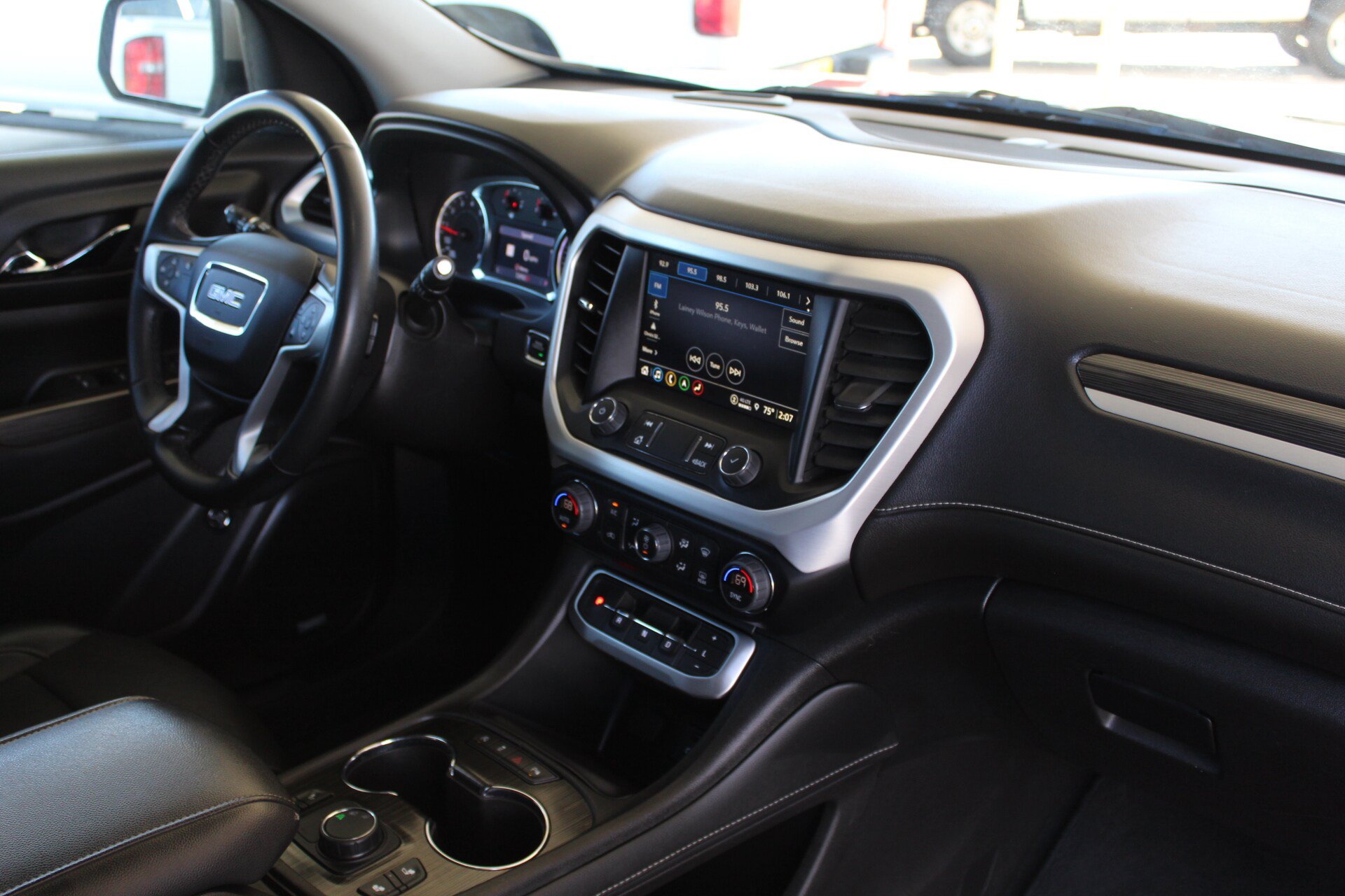 Used 2023 GMC Acadia SLT FWD image 17