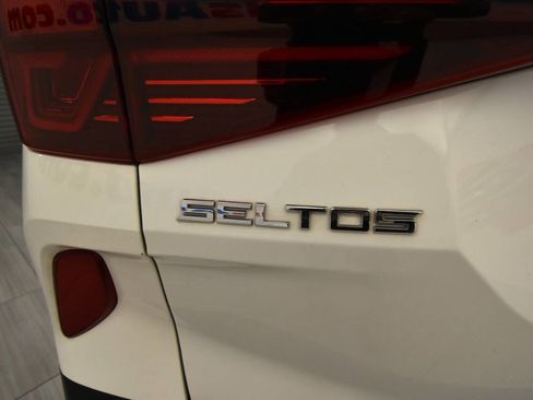 Used 2021 Kia Seltos S AWD/4WD image 35