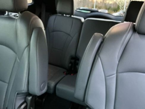 Used 2024 Buick Enclave Premium image 17