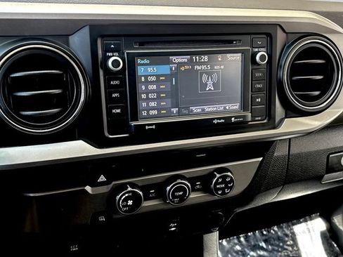 Used 2016 Toyota Tacoma SR5 w/ SR5 Appearance Package (SN) RWD image 18