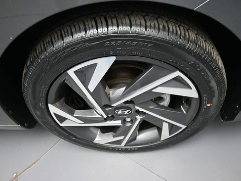 Certified 2025 Hyundai Elantra Sport FWD image 13