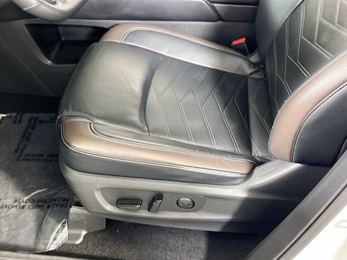Used 2023 Nissan Pathfinder Platinum image 19