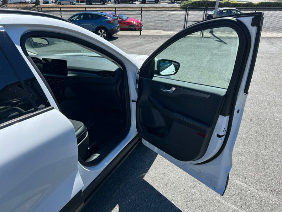 Used 2023 Ford Escape SE FWD image 37