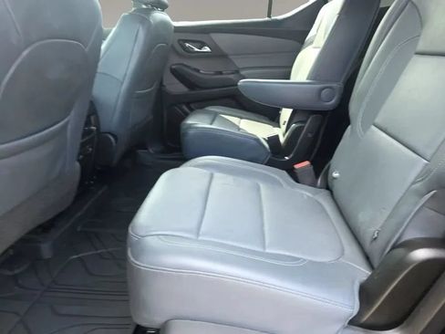 Used 2020 Chevrolet Traverse LT w/ LT Premium Package AWD/4WD image 10