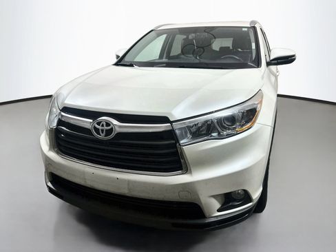 Used 2016 Toyota Highlander XLE AWD/4WD image 3