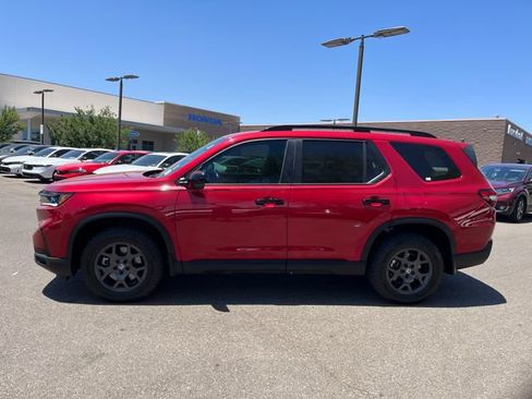 Certified 2025 Honda Pilot TrailSport image 10