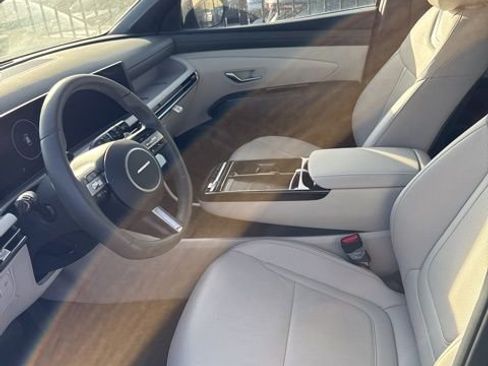 Used 2025 Hyundai Tucson Limited image 10