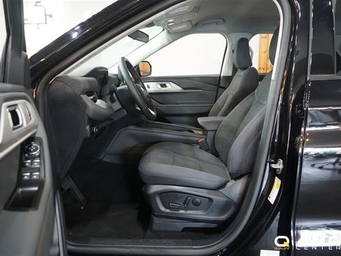 Used 2025 Ford Explorer Active AWD/4WD image 13