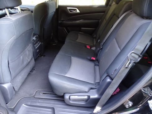 Used 2019 Nissan Pathfinder SV image 30