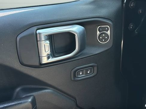 Used 2023 Jeep Gladiator Sport AWD/4WD image 18