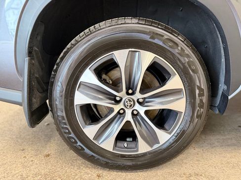 Used 2022 Toyota Highlander XLE image 28