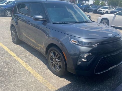 Used 2021 Kia Soul S FWD image 2