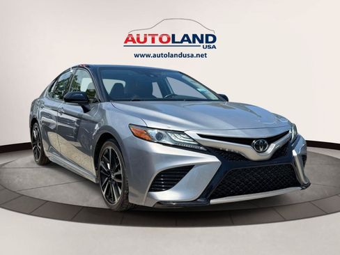 Used 2019 Toyota Camry XSE FWD image 2