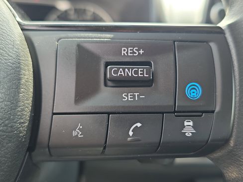 Used 2023 Nissan Rogue SV image 30