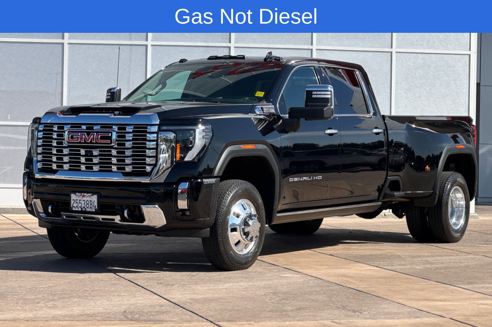 Used 2024 GMC Sierra 3500 Denali AWD/4WD image 8