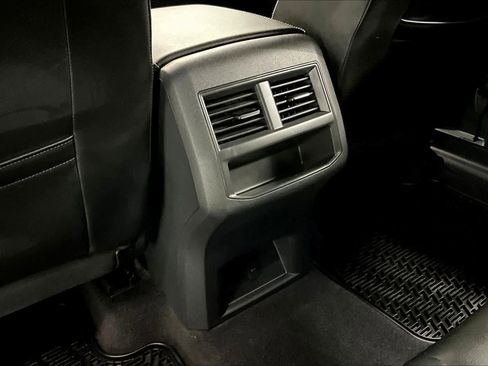 Used 2023 Volkswagen Atlas Cross Sport SE image 37