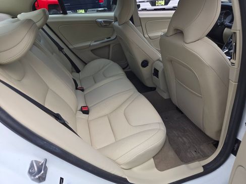 Used 2014 Volvo S60 T5 FWD image 10