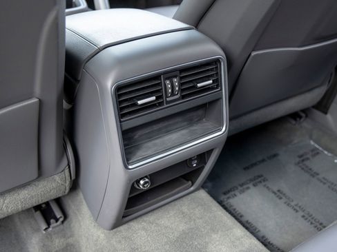 Certified 2022 Porsche Cayenne AWD/4WD image 45