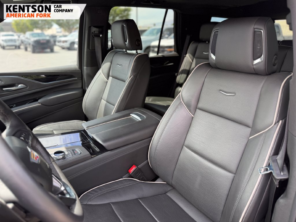 Used 2024 Cadillac Escalade Sport w/ LPO, Floor Liner Package AWD/4WD image 30