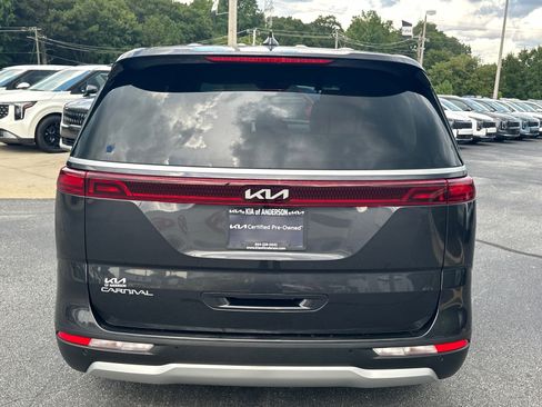 Used 2024 Kia Carnival EX FWD image 4