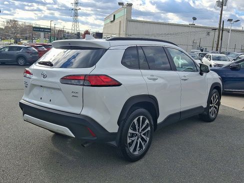 Used 2023 Toyota Corolla Cross XLE image 4