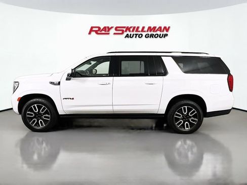 Used 2023 GMC Yukon XL AT4 w/ Technology Package image 4