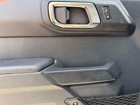 New 2025 Ford Bronco Badlands image 12