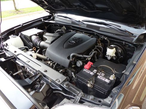 Used 2022 Toyota Tacoma SR5 AWD/4WD image 25