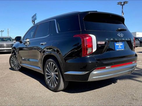 Used 2023 Hyundai Palisade Calligraphy image 3
