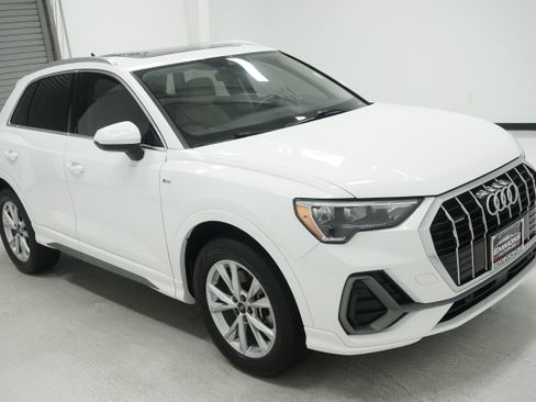 Used 2021 Audi Q3 2.0T Premium w/ Convenience Package AWD/4WD image 3