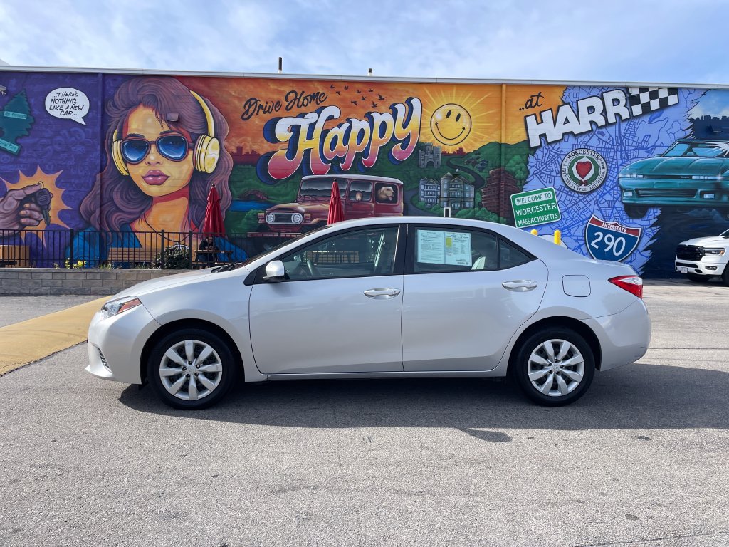 Used 2015 Toyota Corolla LE FWD image 2