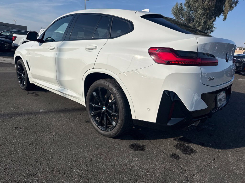 Used 2024 BMW X4 xDrive30i w/ Premium Package AWD/4WD image 4