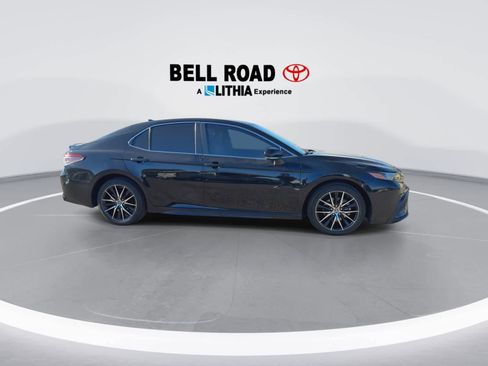 Used 2022 Toyota Camry SE image 9