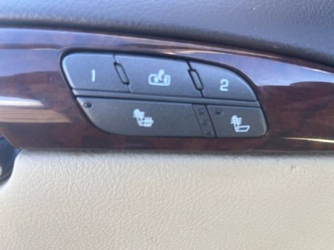 Used 2011 Buick Lucerne CXL image 18