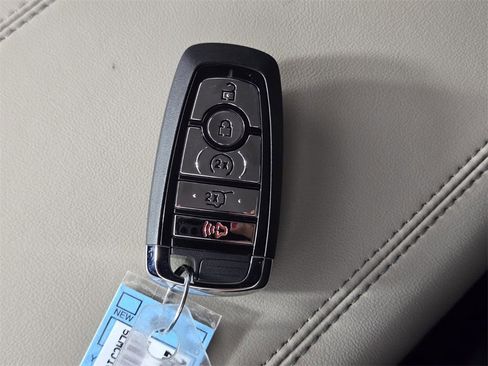 New 2026 Lincoln Corsair Premiere image 22