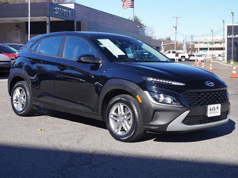 Used 2023 Hyundai Kona SE w/ Cargo Package image 2