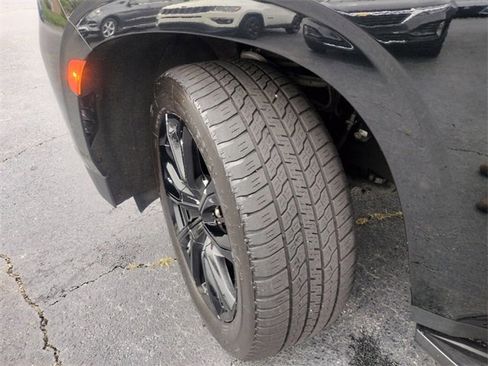 Used 2023 Chevrolet Suburban High Country image 14