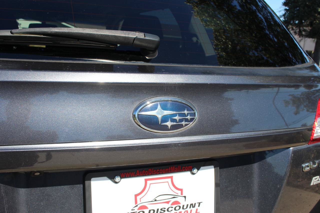 Used 2011 Subaru Outback 2.5i Limited AWD/4WD image 39