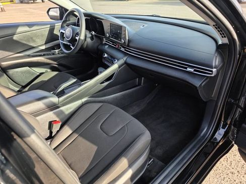 Used 2023 Hyundai Elantra SEL FWD image 9