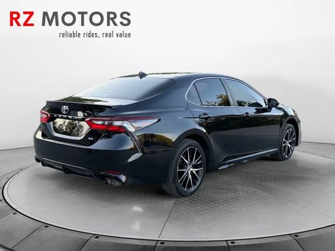 Used 2022 Toyota Camry SE w/ Convenience Package FWD image 5