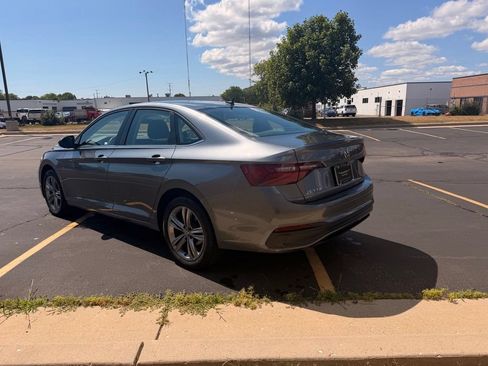 Used 2024 Volkswagen Jetta SE FWD image 6