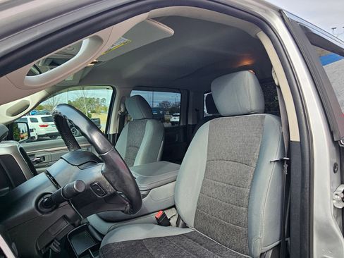 Used 2019 RAM 1500 Classic SLT w/ Luxury Group image 20