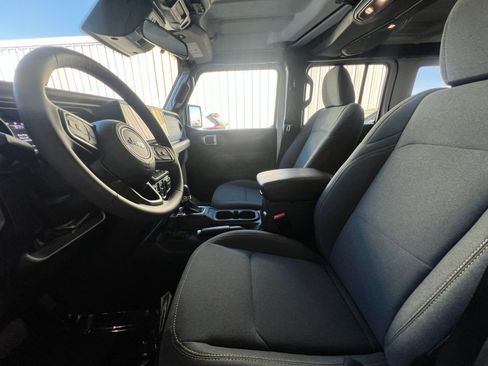 Used 2025 Jeep Wrangler Sport S image 27