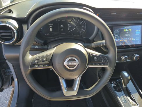 Used 2024 Nissan Kicks SV image 18