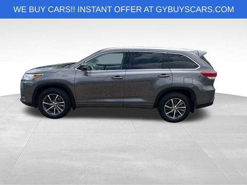Used 2017 Toyota Highlander XLE w/ Carpet Mat Package AWD/4WD image 3