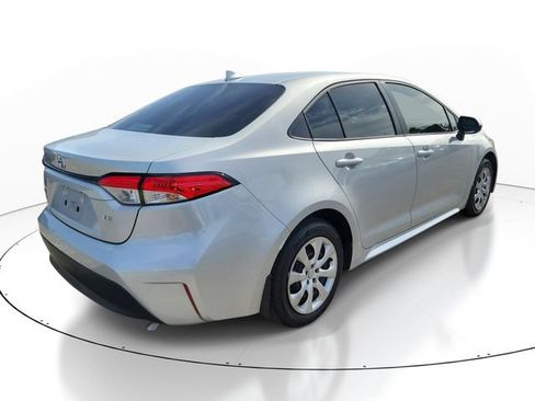 Used 2025 Toyota Corolla LE FWD image 2