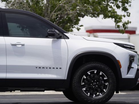 New 2026 Chevrolet Traverse Z71 w/ Enhanced Driving Package AWD/4WD image 6