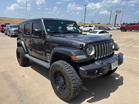 Used 2019 Jeep Wrangler Unlimited Sahara w/ Safety Group AWD/4WD image 3