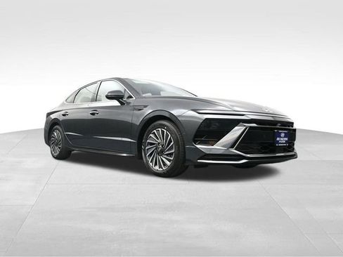 New 2026 Hyundai Sonata Limited FWD image 32